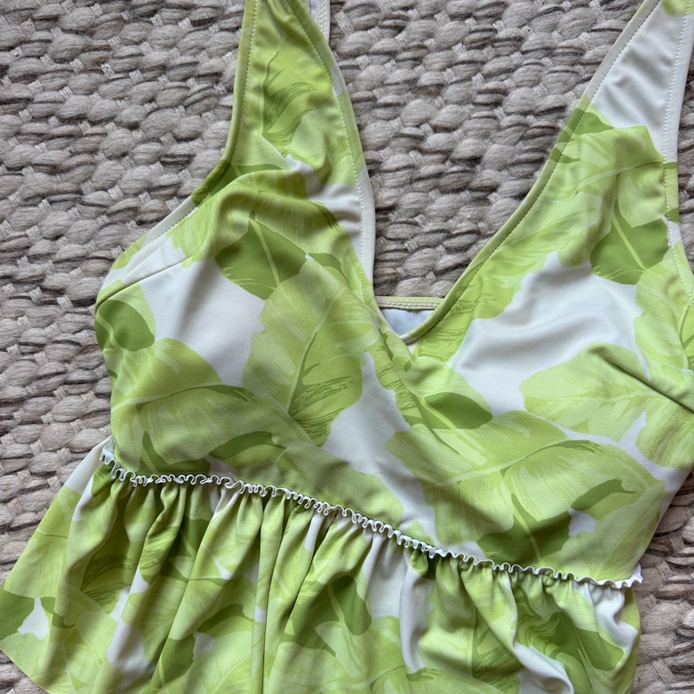 Kortni Jeane swim top size small